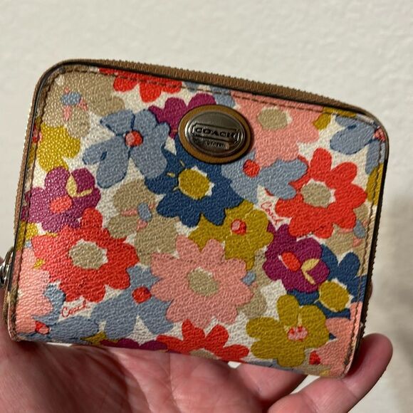 Coach Peyton Floral Wallet - Picture 1 of 6